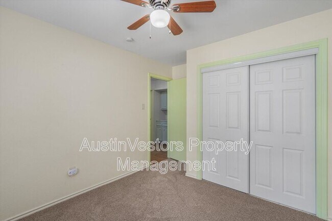 Building Photo - 10057 Woodland Village Dr