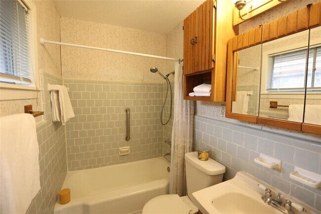 Building Photo - 4018 Nenana Dr