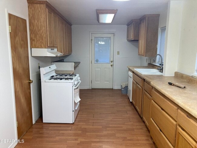 Building Photo - 4737 Tropicana Ave