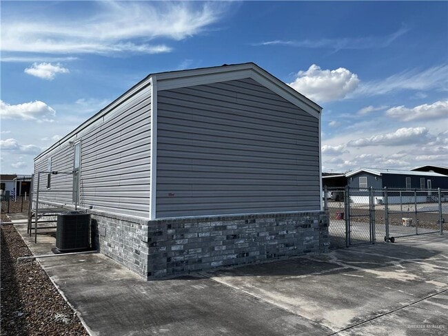Building Photo - 15 Double Eagle Dr