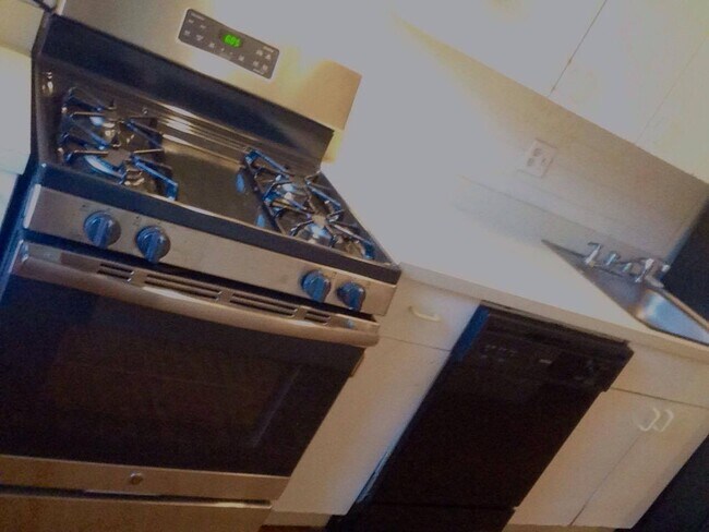 Building Photo - 28 Park Vale Ave