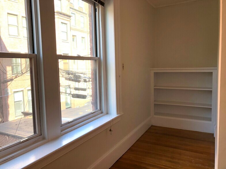 Building Photo - 12 Fairfield St