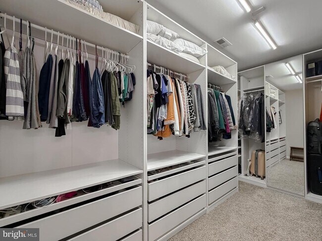 Building Photo - 23185 Pembrook Dr