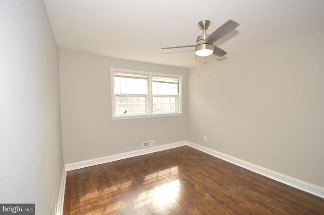 Building Photo - 1223 Newfield Rd