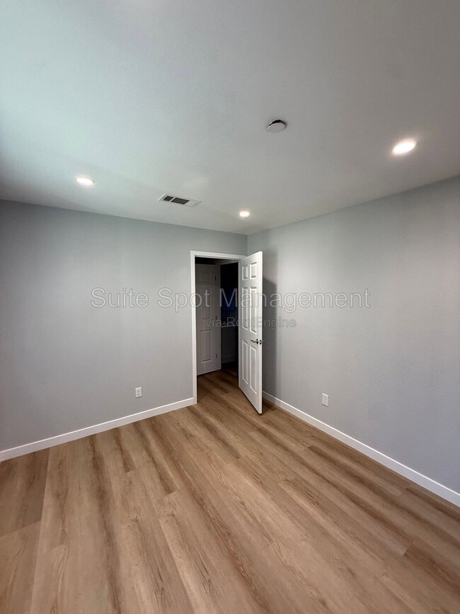 Building Photo - 2206 Conquista Ave