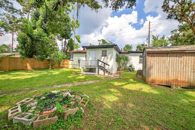 Building Photo - 236 S Lipona Rd