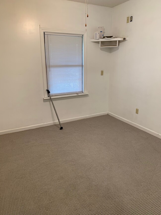 Building Photo - 2 Br 2 Ba house in the county; quiet and p...
