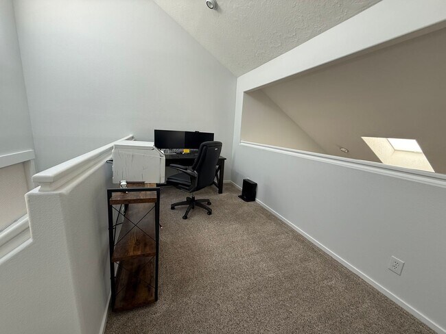 Building Photo - 3 Cinder Ln
