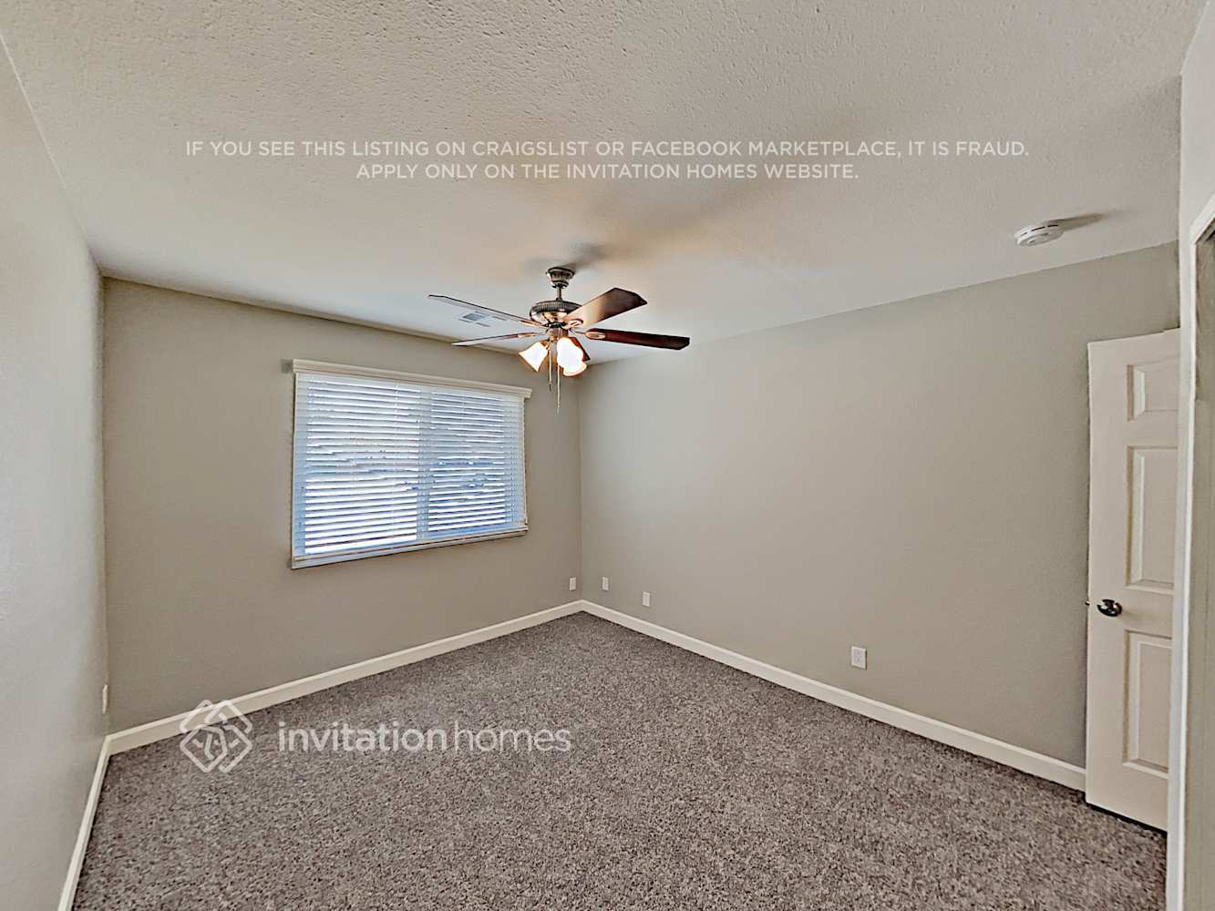 Building Photo - 2440 E Manhatton Dr