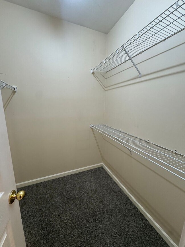 Building Photo - Lovely Cottage with Garden Courtyard