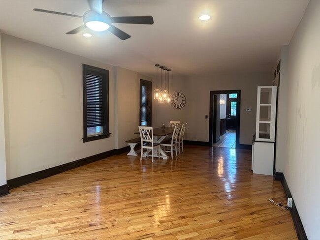 Building Photo - Wonderful 3bedroom 2 Bath Townhome In South City