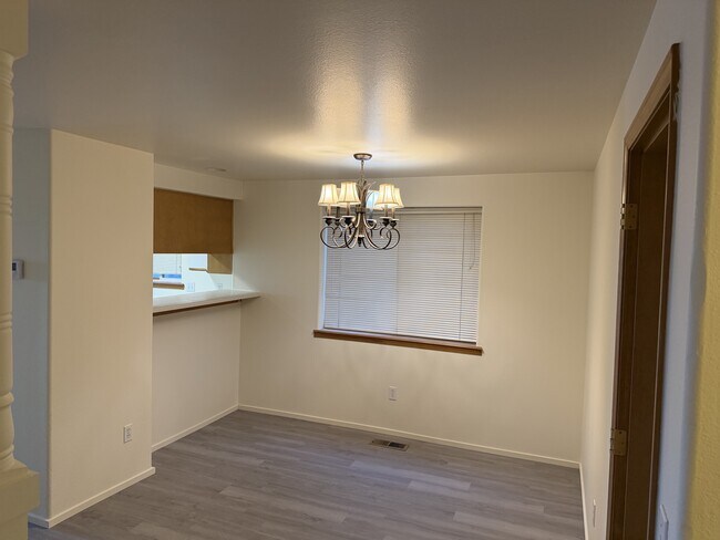 Building Photo - 1511 Hollyhock Dr