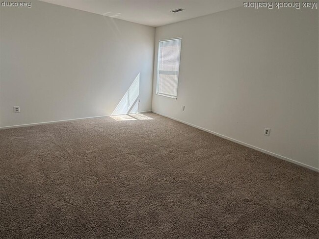 Building Photo - 6560 Ridgefield Cir