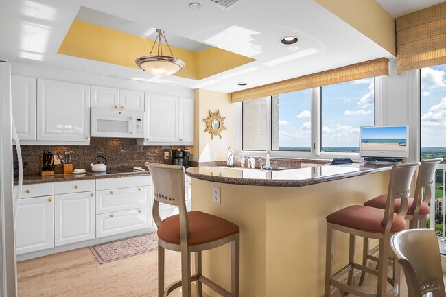 Building Photo - 7117 Pelican Bay Blvd