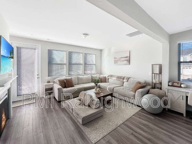 Building Photo - 779 Creekway Dr