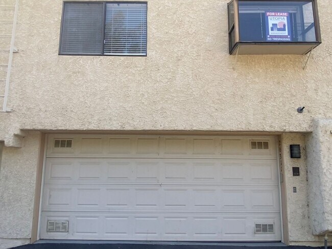 Building Photo - 3-Bedroom Townhome in Prime Calabasas Location