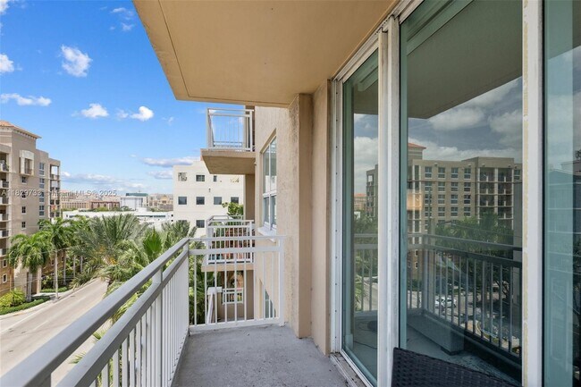Building Photo - 2665 SW 37th Ave