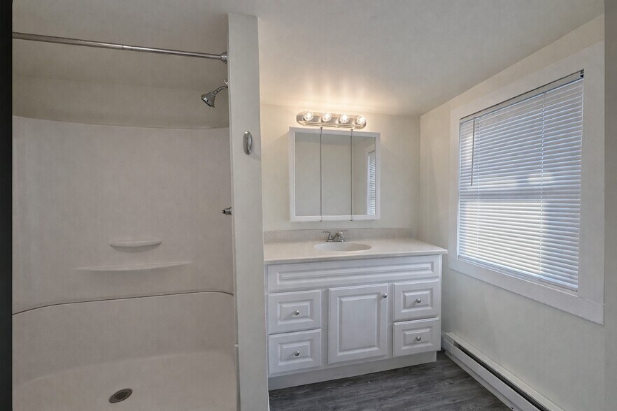 Building Photo - 938 Cherry St