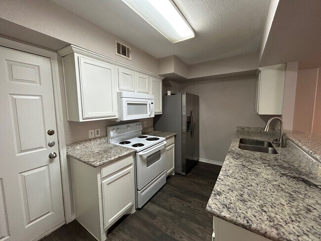 Building Photo - 2507 Pascal Ct