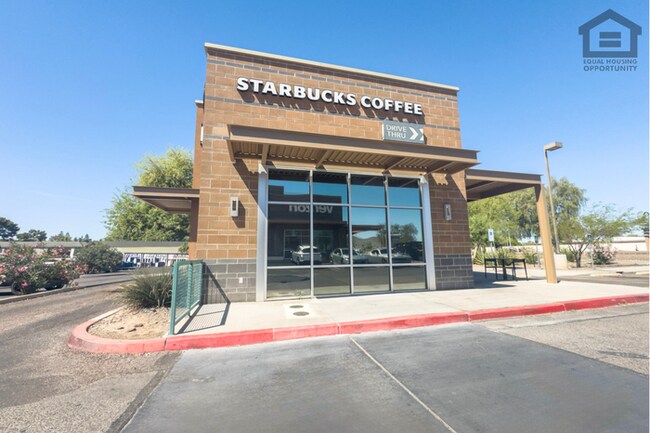 Building Photo - 4Bed/2Bath House at 35th Ave/Cactus! Ready for Immediate Move-In! -- NO HOA! FULLY REMODELED!