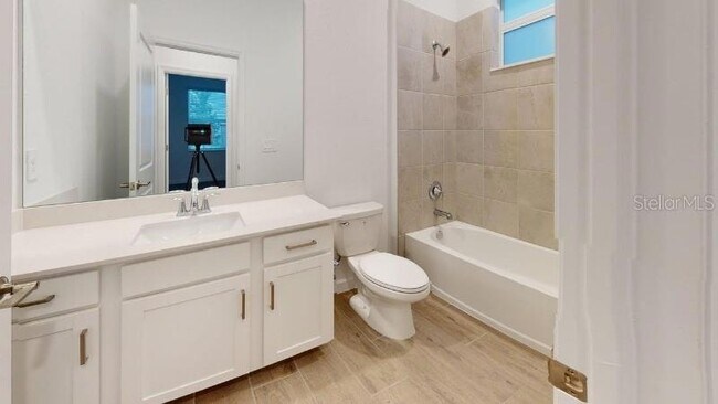 Building Photo - 7761 Lakes Edge Ln