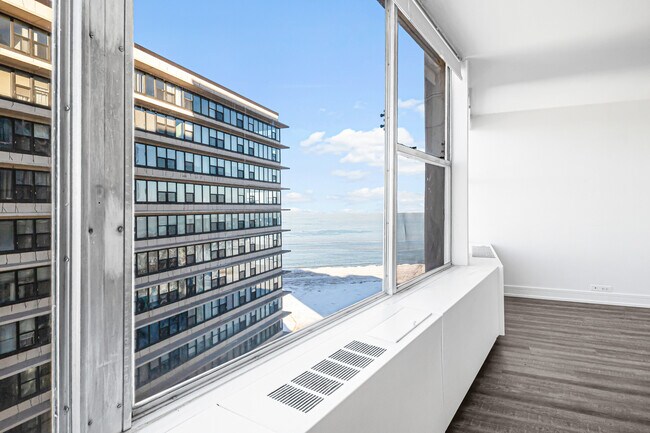 Building Photo - 5757 N Sheridan Rd