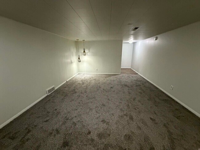 Building Photo - Cute Price Home