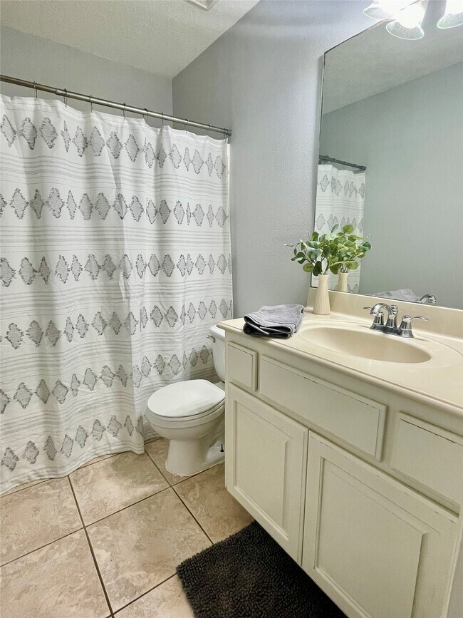 Building Photo - 10523 Torrey Pines Dr