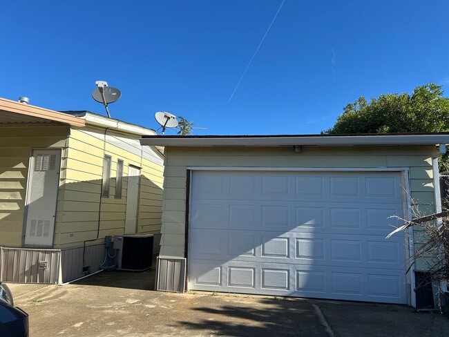 Building Photo - 2 Tarn Cir