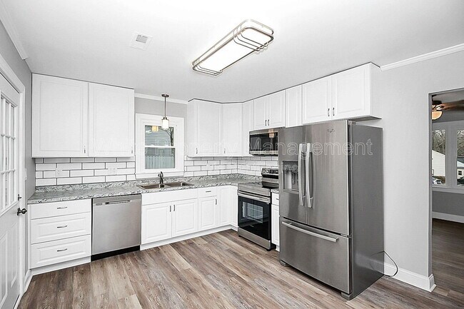 Building Photo - 604 Westwood Cir