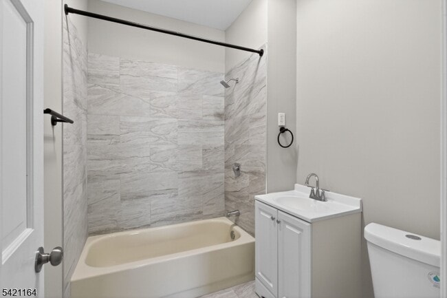 Building Photo - 378 Grand St