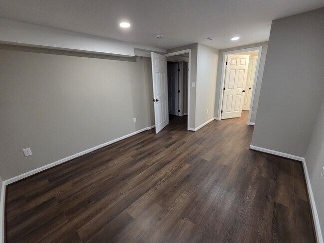 Building Photo - 611 Austin Ln