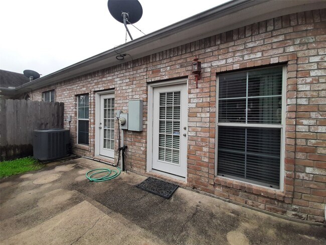 Building Photo - 12755 Mill Ridge Dr
