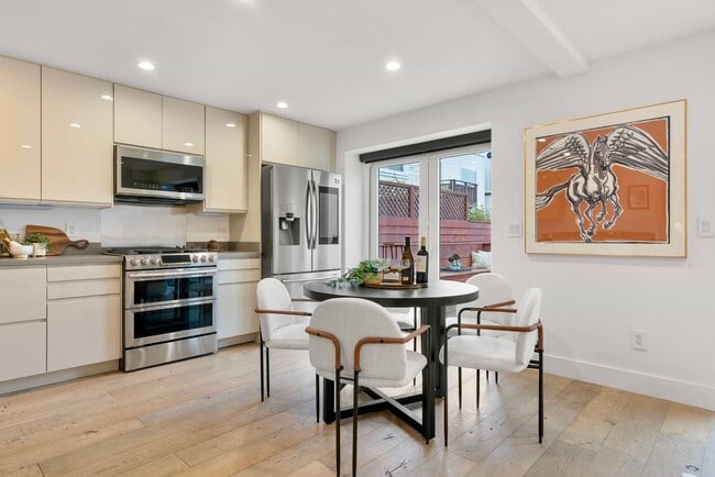 Building Photo - Updated and Modern 4 Bed + Office, 3.5 Bat...