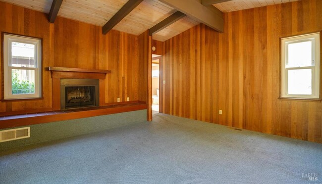 Building Photo - 3 Oak Grove Way