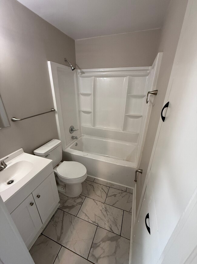 Building Photo - 809 Third Ave