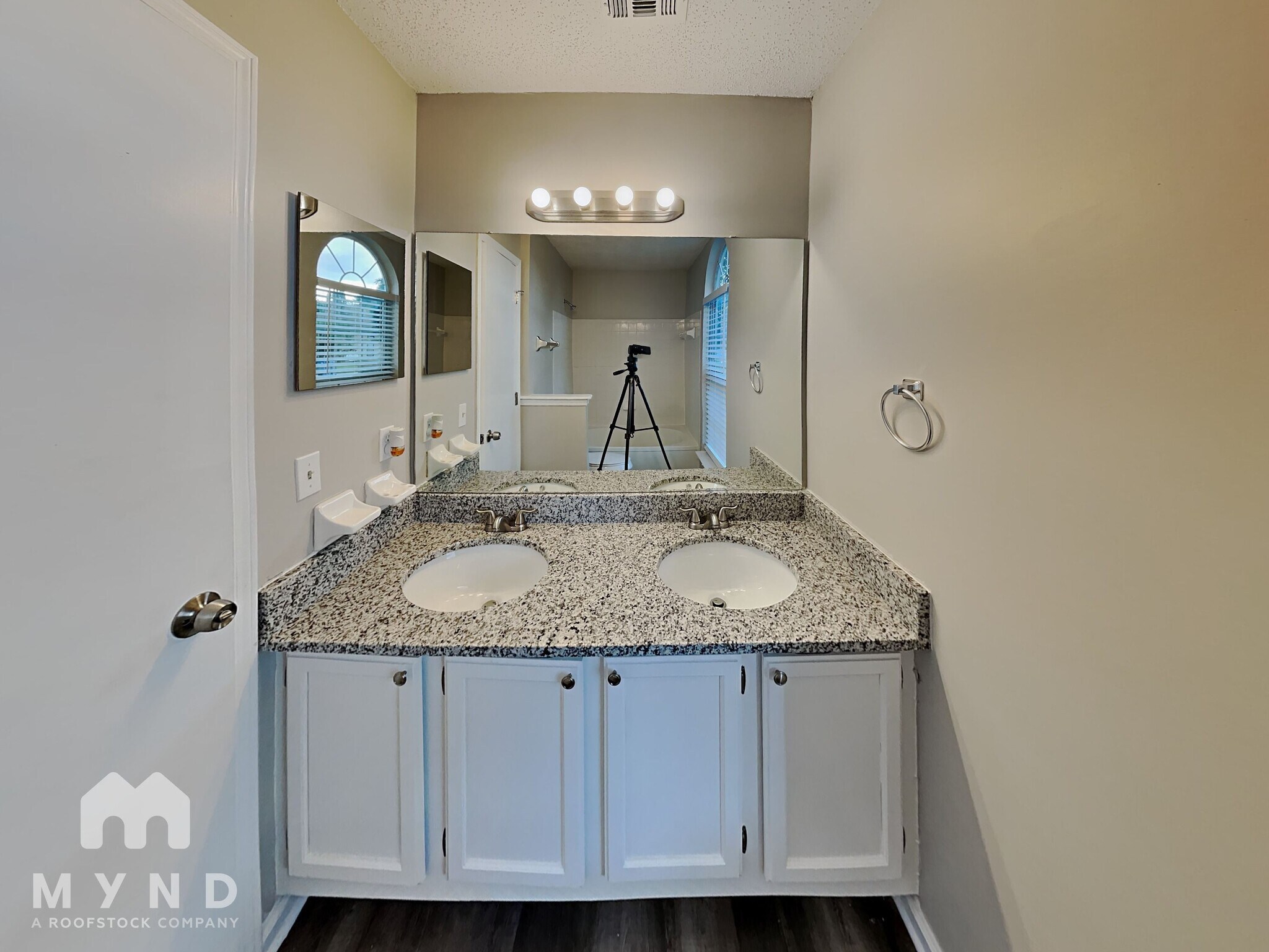 Building Photo - 12382 Silent Brook Trail N