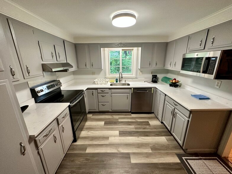 Building Photo - 160 Sunset Dr