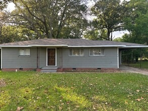 Building Photo - 1670 Kentwood Dr