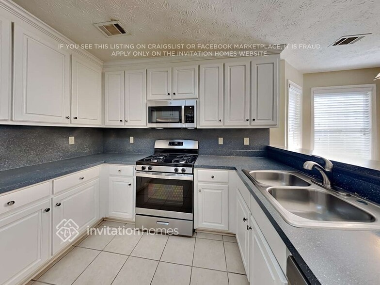 Building Photo - 810 Trellis Pond Ct