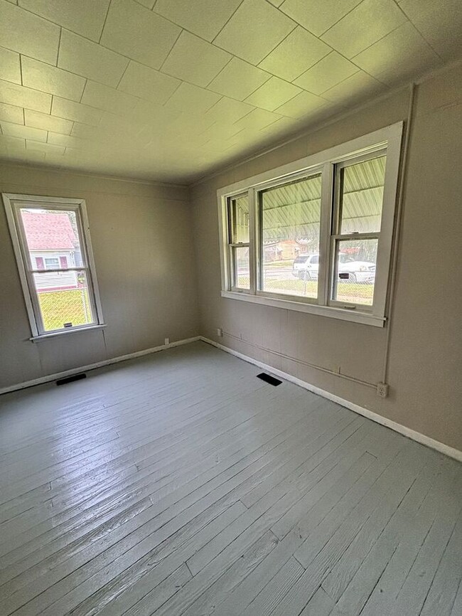 Building Photo - Cozy 1 Br