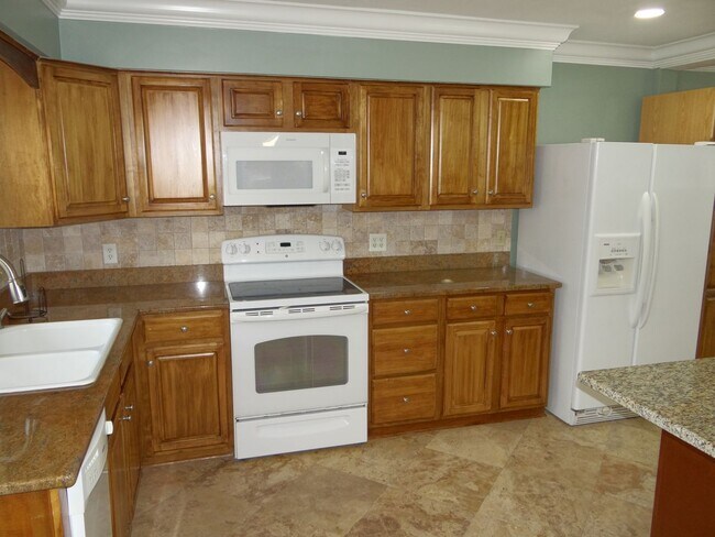 Building Photo - Gorgeous 3/2 in Clearwater