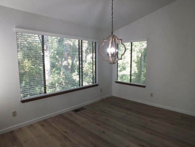 Building Photo - Cameron Park 2/2 1600 sf hidden gem!