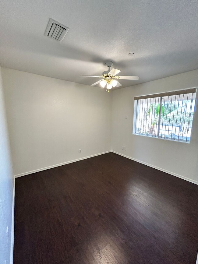 Building Photo - 3133 Applewood Dr