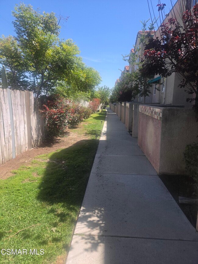 Building Photo - 13901 Olive View Ln