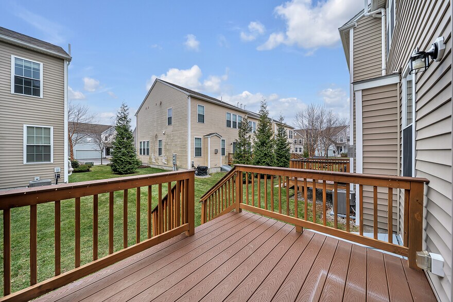 Building Photo - 5 Chestnut Crk