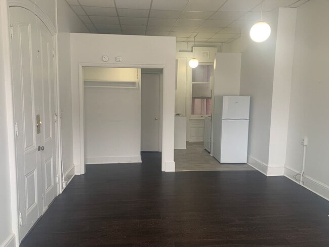 Building Photo - Studio/Efficiency Apartment, 1st Floor-York City