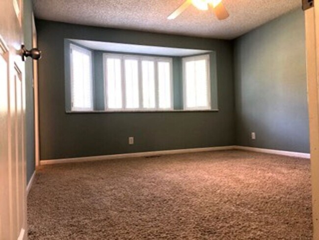 Building Photo - Spacious 4 bedroom in Finn Hill/Juanita area in a cul-de-sac with large backyard
