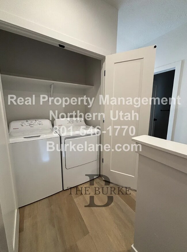 Building Photo - Newly Built 3 Bed 2.5 Bath Townhouse in Farmington