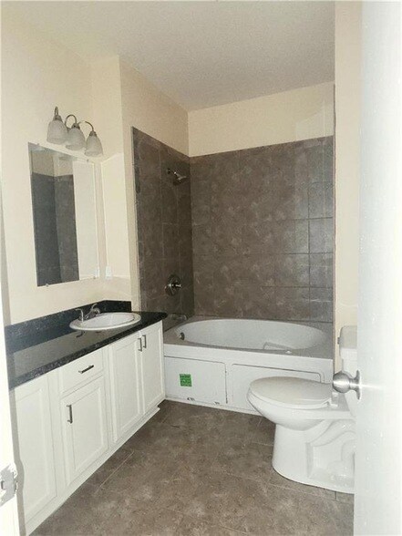 Building Photo - 5516 Montegut Dr